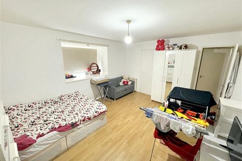 Studio to rent, Horner Court, South Birkbeck Road, Leytonstone