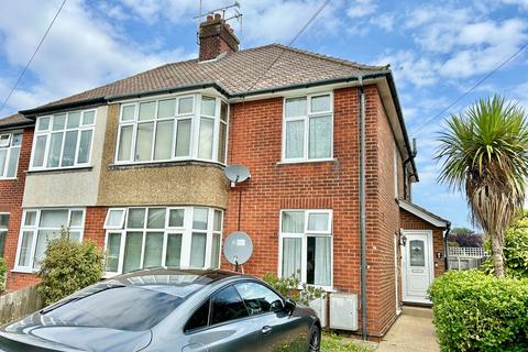 2 bedroom apartment to rent, High Road West, Felixstowe