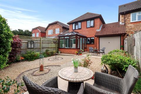 3 bedroom detached house for sale, Chapel Barn Close, Hailsham