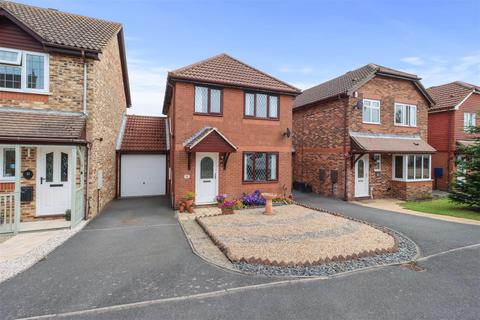 3 bedroom detached house for sale, Chapel Barn Close, Hailsham