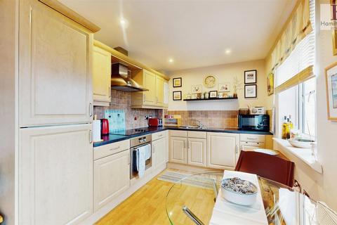 2 bedroom apartment for sale, Juniper Court, Northowram