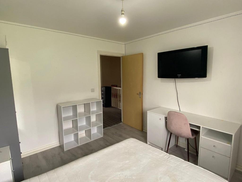 Bedroom 2 2.jpg
