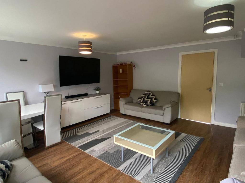 Lounge 3.jpg