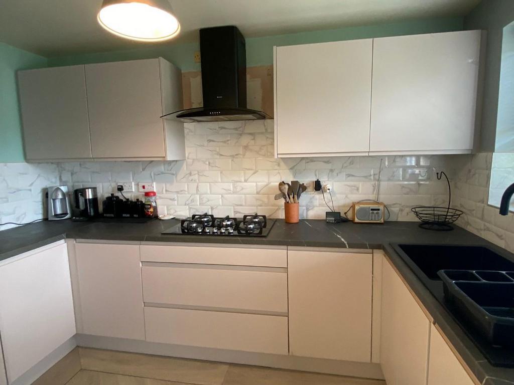 Kitchen 1.jpg