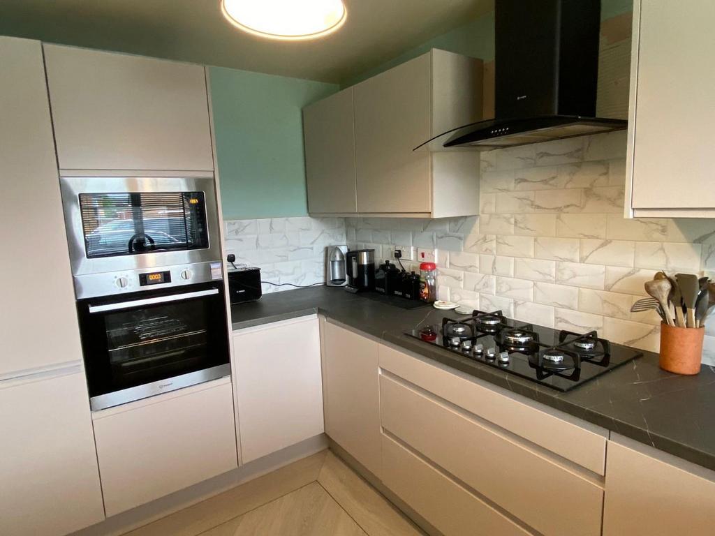 Kitchen 2.jpg