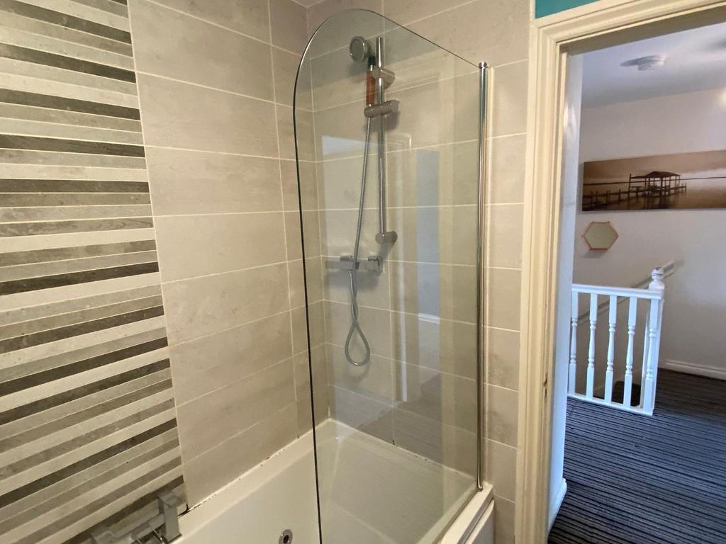 Bathroom 2.jpg