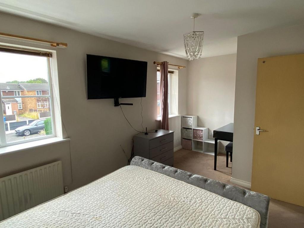 Bedroom 1 3.jpg