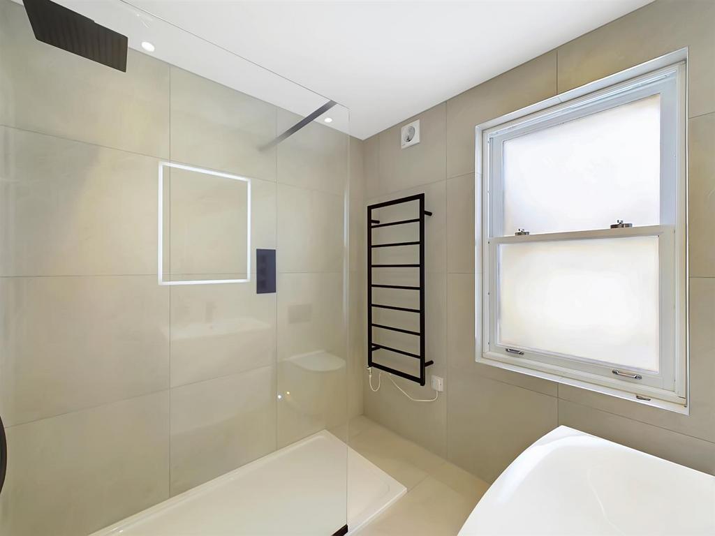 Shower Room En Suite.