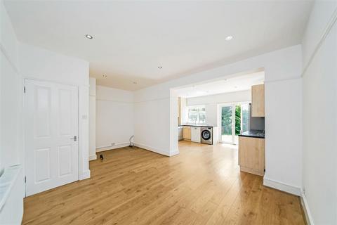 4 bedroom end of terrace house for sale, Cherrydown Avenue, London E4