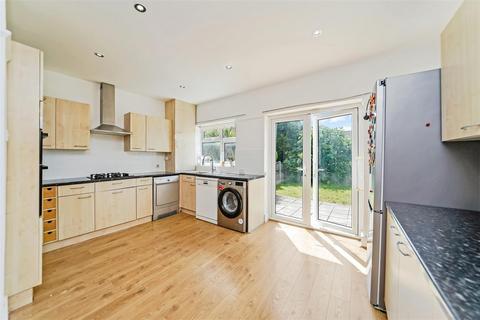 91 Cherrydown Avenue, London, E4 8DT