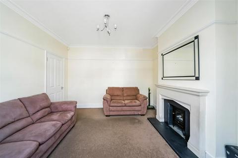 91 Cherrydown Avenue, London, E4 8DT