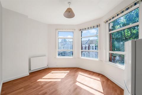 Studio to rent, Lausanne Road, Hornsey N8