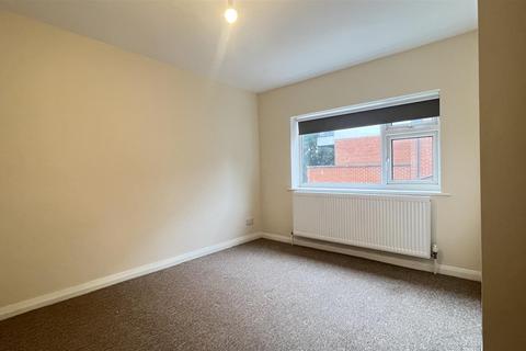 2 bedroom apartment to rent, High Street, Feltham TW13