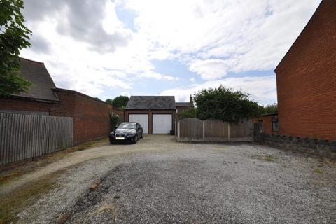 3 bedroom detached house to rent, Wood Street, Wollaston, Stourbridge