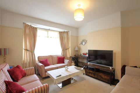 3 bedroom semi-detached house to rent, Gresham Road, Hounslow TW3