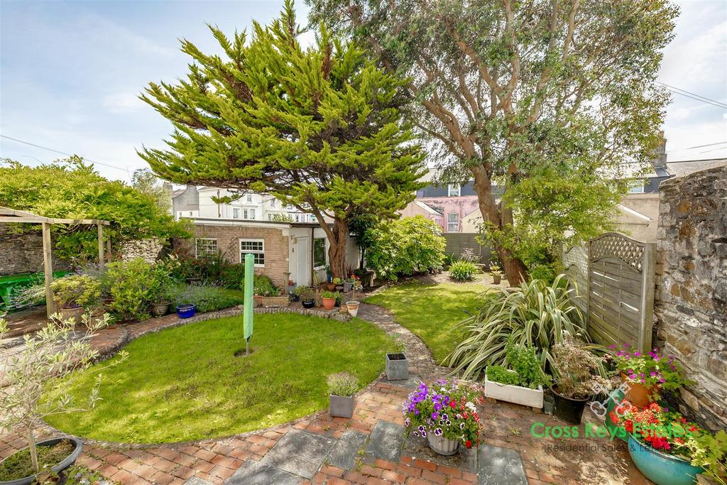 Double Garage, Gardens &amp; Views