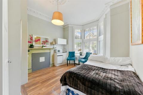 Studio to rent, 49 Queens Road, Wimbledon SW19