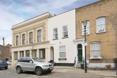 4 bedroom terraced house to rent, Chisenhale Road, London