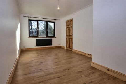 1 bedroom flat to rent, Allnutts Road, Epping