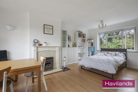 2 bedroom maisonette for sale, Gladeside, London