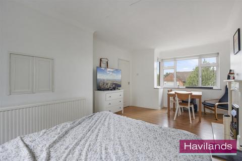 2 bedroom maisonette for sale, Gladeside, London