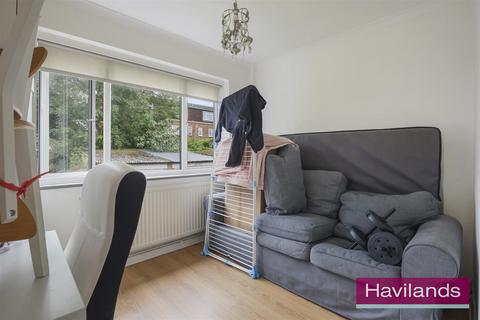 2 bedroom maisonette for sale, Gladeside, London