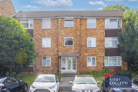 2 bedroom flat for sale, Oxford Close, Cheshunt