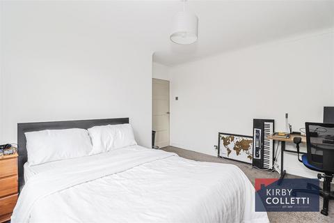 25 Oxford Close, Cheshunt, Waltham Cross, EN8 9QN