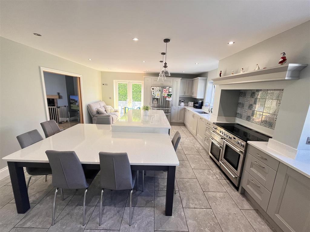 Kitchen dining room