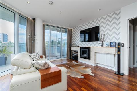 2 bedroom flat for sale, Colonial Drive, Chiswick W4