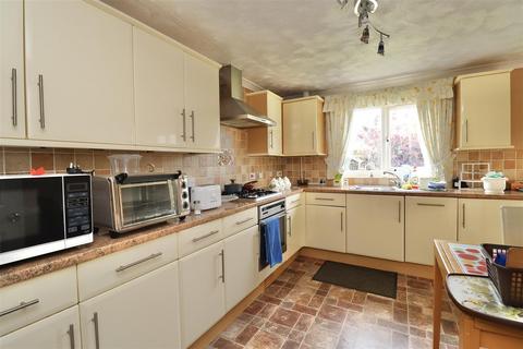 3 bedroom detached bungalow for sale, Meadowfield Close, Pocklington, York