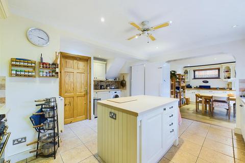 5 bedroom detached house for sale, Highfield Road, Dereham