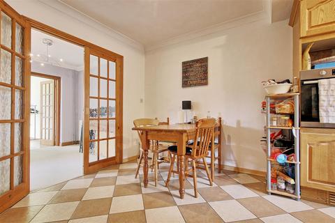 8 Chalfont Close, Cambridge, CB1 9NA