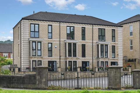 3 bedroom townhouse for sale, Dyehouse Court, Bradford