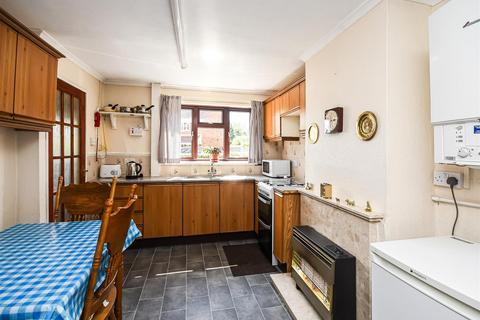 19 Jenks Road, Wombourne, Wolverhampton, WV5 0BJ