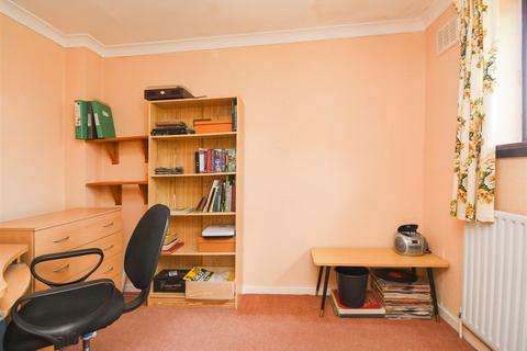 19 Jenks Road, Wombourne, Wolverhampton, WV5 0BJ