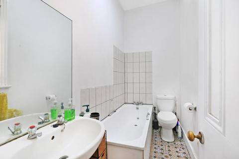 1 bedroom flat for sale, Hurstbourne Road, London