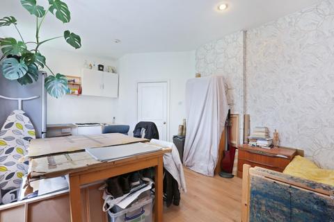 1 bedroom flat for sale, Hurstbourne Road, London