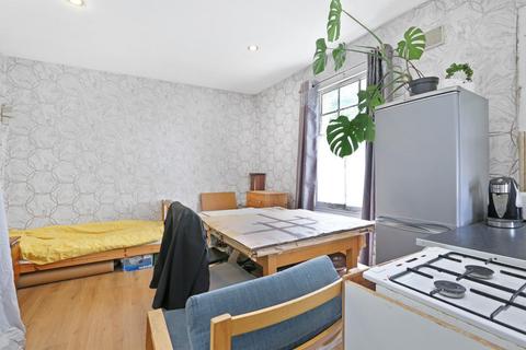 1 bedroom flat for sale, Hurstbourne Road, London