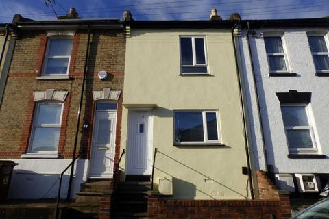 3 bedroom terraced house to rent, Portland Street, Chatham