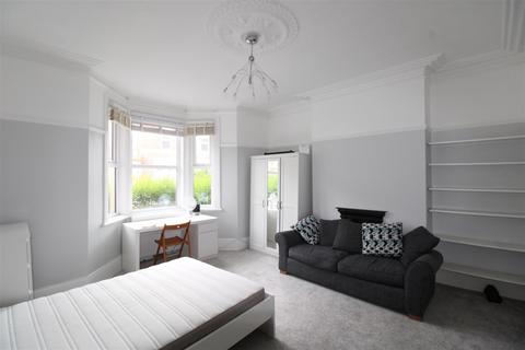 2 bedroom apartment to rent, Ashleigh Grove, West Jesmond, Newcastle Upon Tyne