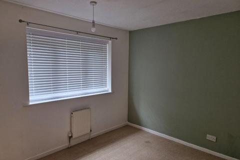 2 bedroom house to rent, Chestnut Close, Cannock