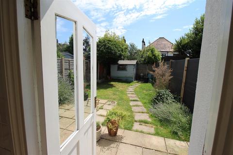 4 bedroom semi-detached house for sale, Somerville Gardens, Leigh-On-Sea