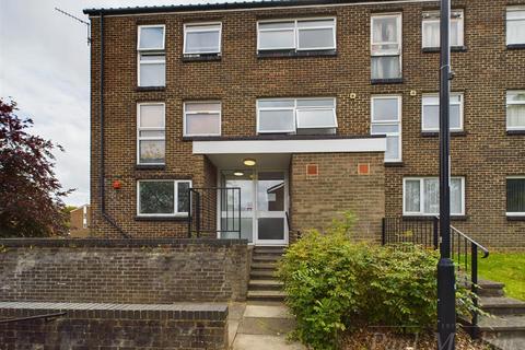 1 bedroom flat for sale, Woodpecker Mount, Pixton Way, Forestdale, Croydon, Surrey