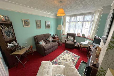 2 bedroom detached bungalow for sale, Ayling Lane, Aldershot