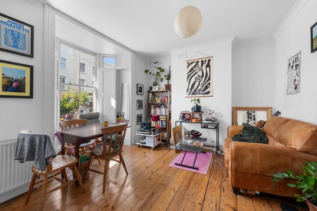 Walford Road, London, N16 1 bed flat for sale £375,000