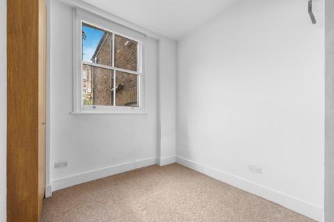 32b Walford Road, London, N16 8ED