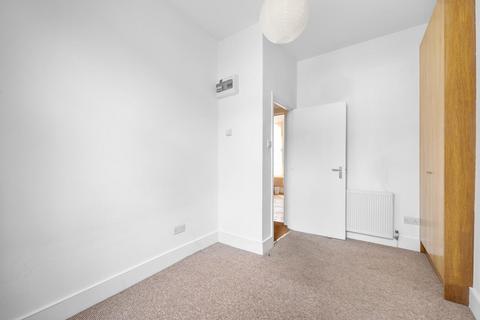 32b Walford Road, London, N16 8ED
