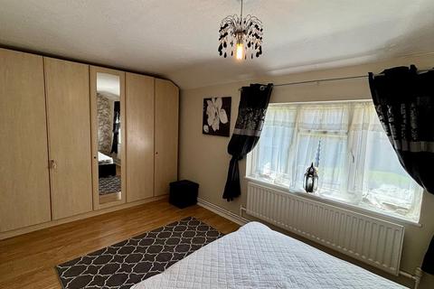 2 bedroom flat to rent, Tyne Road, Corby NN17