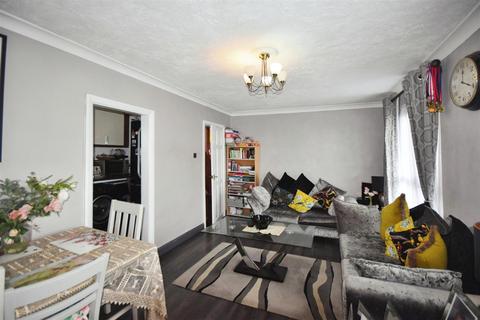 4 bedroom maisonette for sale, Hazel Close, Brentford